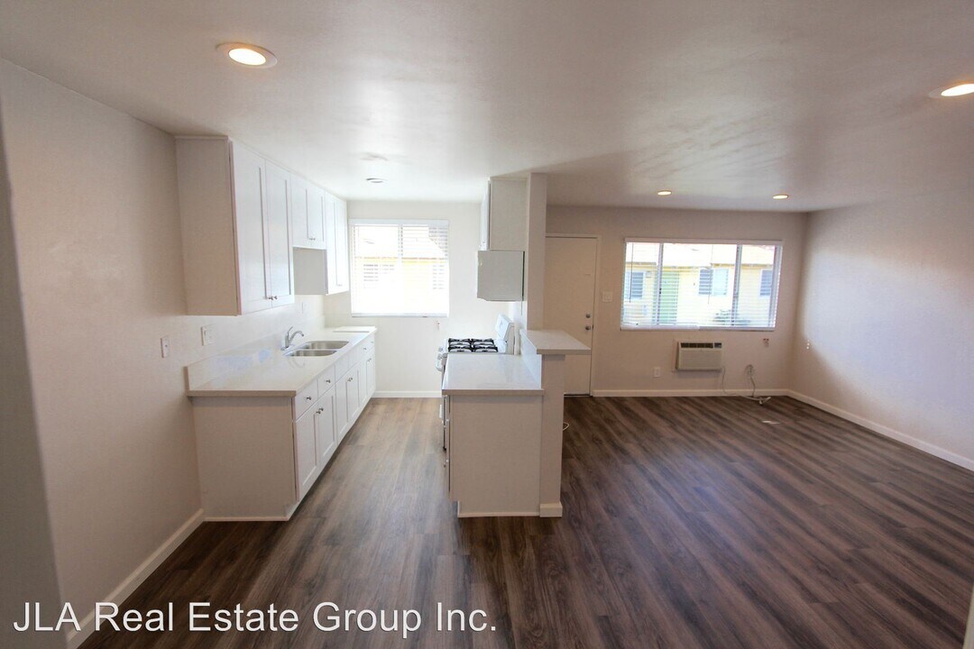 175 S Palm Ave in Upland, CA - Building Photo