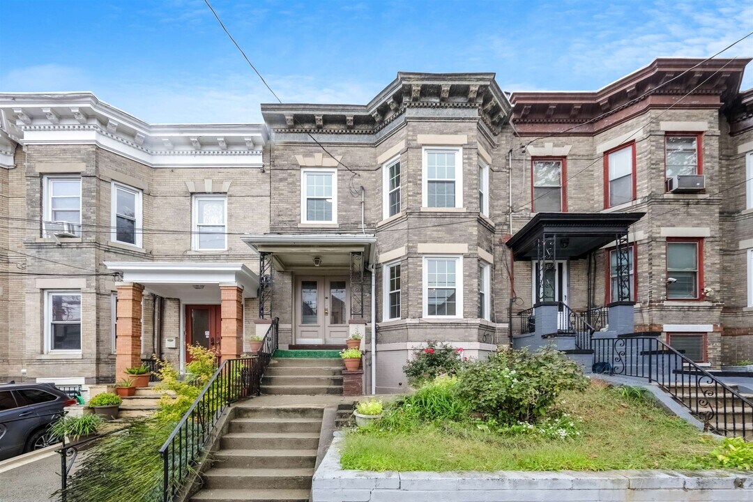 120 BEACH St in Jersey City, NJ - Building Photo