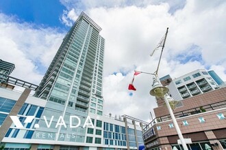 908 Quayside Dr in New Westminster, BC - Building Photo - Building Photo