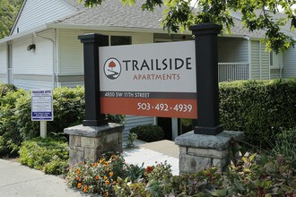 Trailside Apartments in Gresham, OR - Foto de edificio - Building Photo