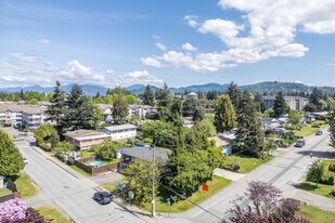 33383 Holland Av in Abbotsford, BC - Building Photo