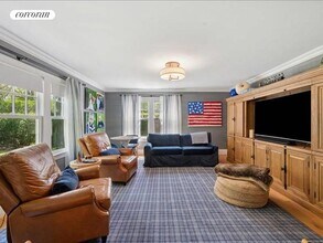 130 Harvest Ln in Southampton, NY - Building Photo - Building Photo