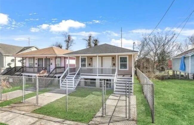 2419 Feliciana St, Unit # A in New Orleans, LA - Foto de edificio - Building Photo
