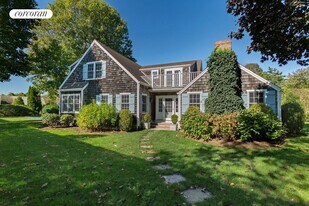 162 Sayre's Path in Wainscott, NY - Building Photo