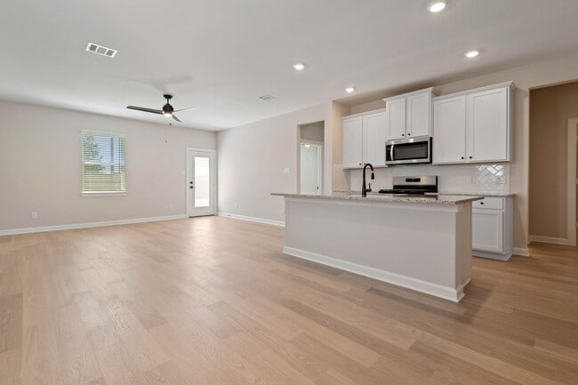 1035 Rosewood Trl in Beasley, TX - Foto de edificio - Building Photo