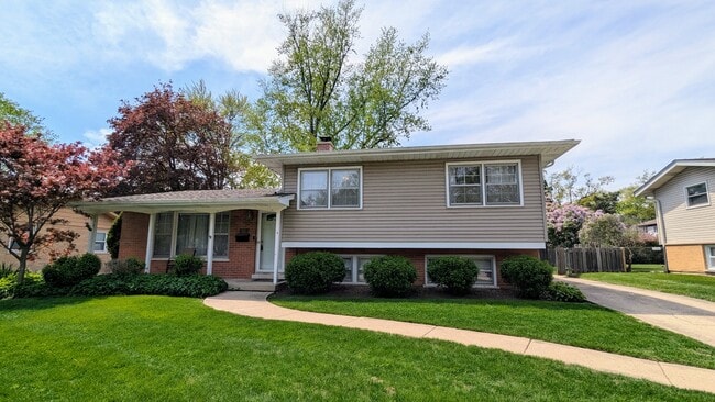 property at 920 S Chestnut Ave