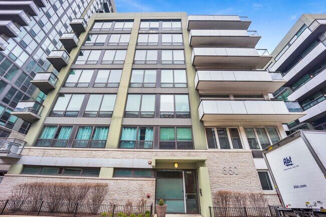 property at 660 W Wayman St