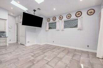 2058 W Dobbins Rd in Phoenix, AZ - Building Photo - Building Photo