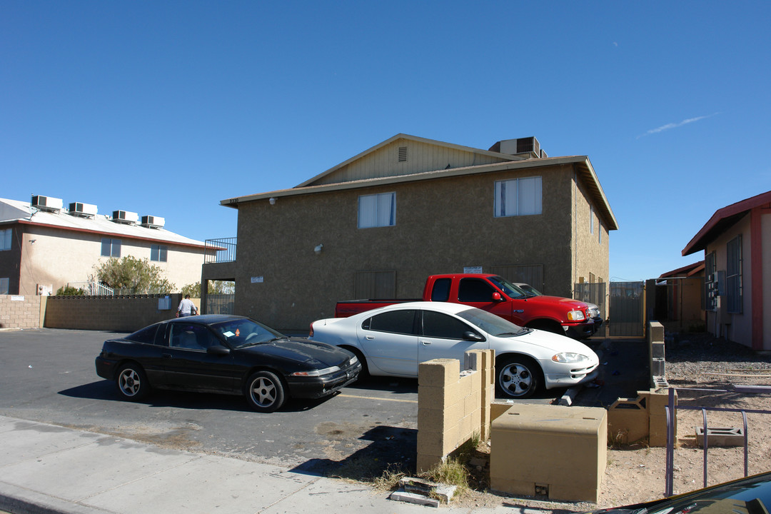 2330 Dolly Ln in Las Vegas, NV - Building Photo