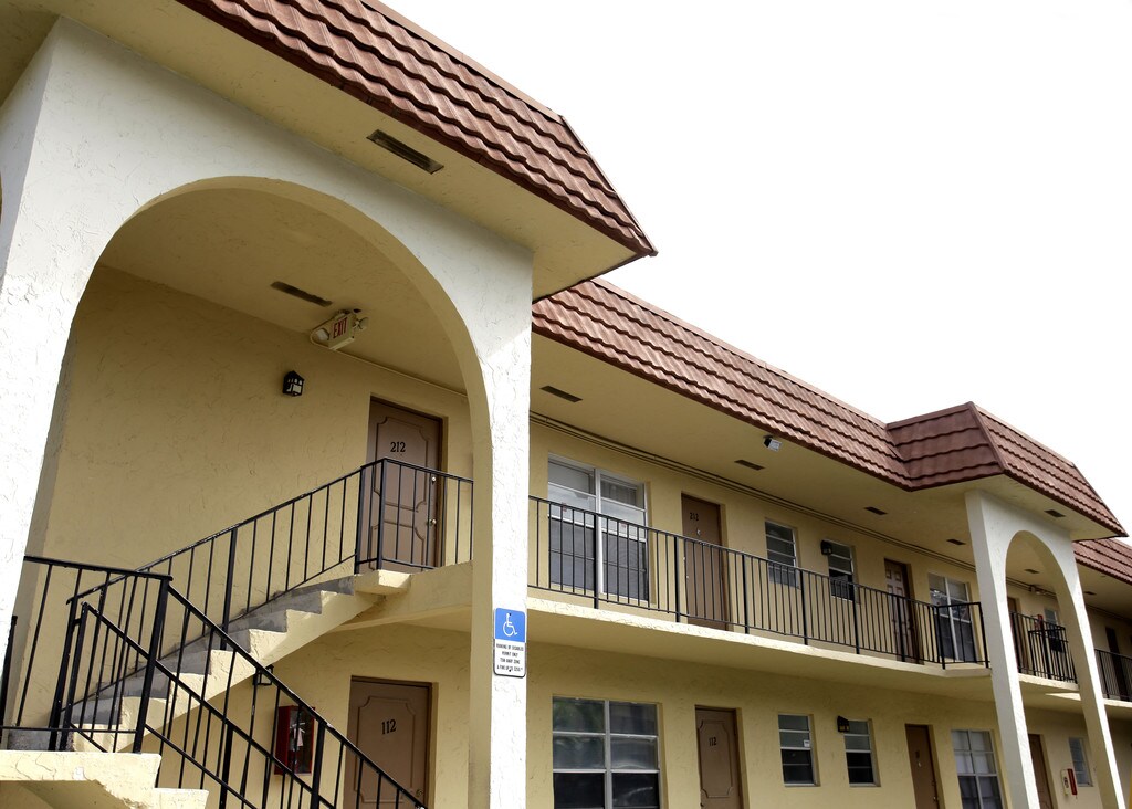 Cross Creek Apartments in Margate, FL