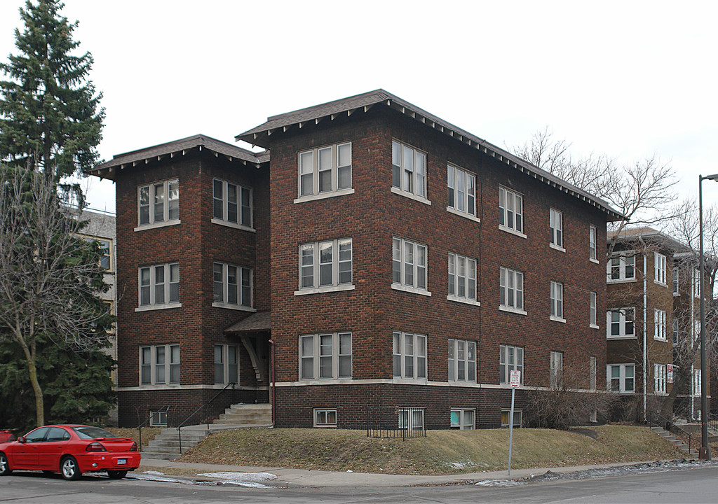 2900 James Ave S in Minneapolis, MN - Building Photo