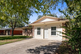 1205 Pine Dr in Killeen, TX - Building Photo - Building Photo