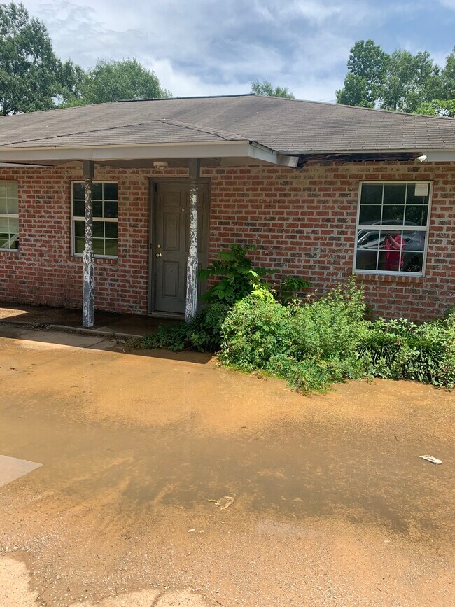 2141 North St Apartments and Nearby Pollock Apartments For Rent