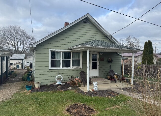 property at 722 S 2nd St