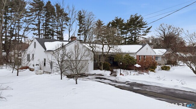 35 W Ridge Dr in West Hartford, CT - Building Photo - Building Photo