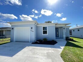 5442 Hardee St in Naples, FL - Building Photo