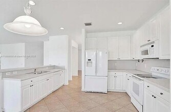1042 Sunflower Cir in Weston, FL - Building Photo - Building Photo