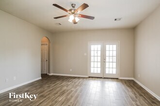 5623 That Way in Houston, TX - Building Photo - Building Photo