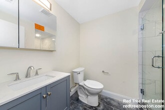 70 Stanley Ave, Unit 70 in Medford, MA - Foto de edificio - Building Photo