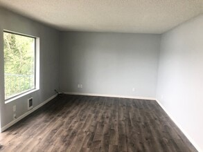 924 Shorewood Dr in Bremerton, WA - Building Photo - Building Photo