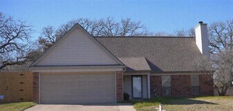 1807 Chittam Dr in Euless, TX - Building Photo