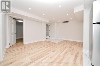 35 Hewlett Crescent in Markham, ON - Building Photo - Building Photo