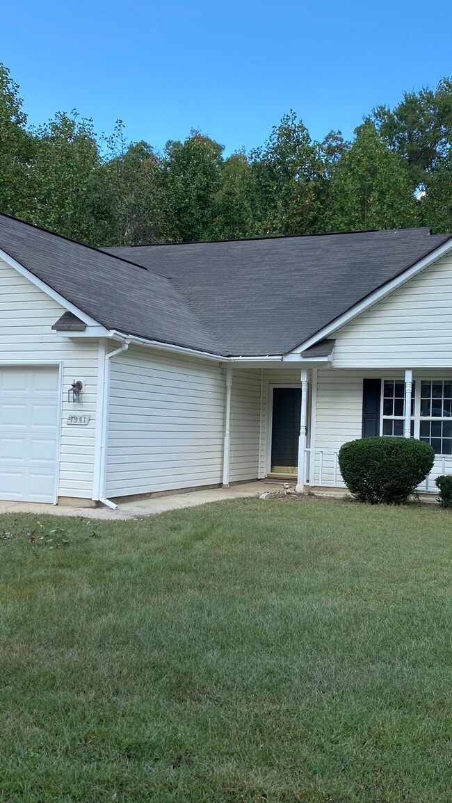 property at 1941 Decatur Ct