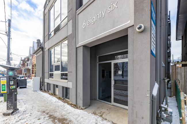 686 Bathurst St in Toronto, ON - Building Photo - Building Photo