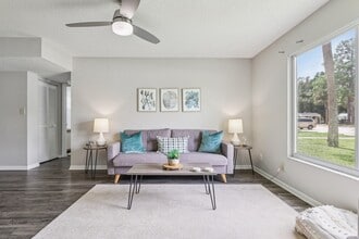 Lakeside Glen Apartments in Melbourne, FL - Building Photo - Building Photo