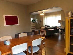 4332 Eastern Ave N, Unit lower in Seattle, WA - Foto de edificio - Building Photo