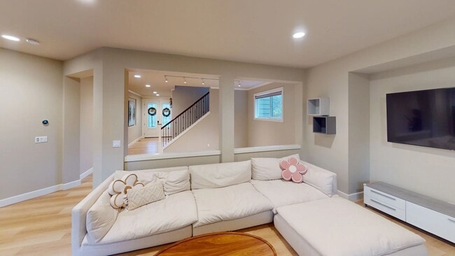 110 Ilwaco Pl SE in Renton, WA - Building Photo - Building Photo