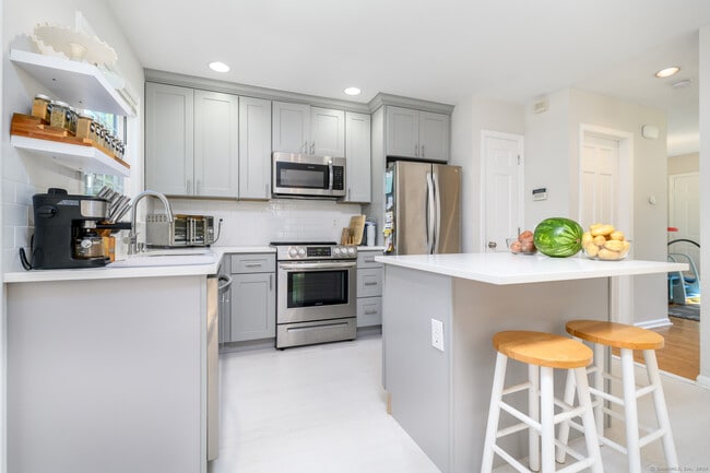 1115 Black Rock Tpke in Fairfield, CT - Building Photo - Building Photo
