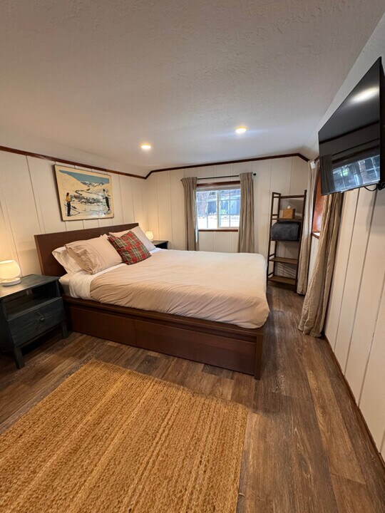 451 Brassie Ave in Tahoe Vista, CA - Building Photo