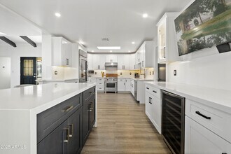 7322 E Sierra Vista Dr in Scottsdale, AZ - Building Photo - Building Photo