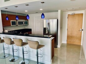 244 Biscayne Blvd in Miami, FL - Building Photo