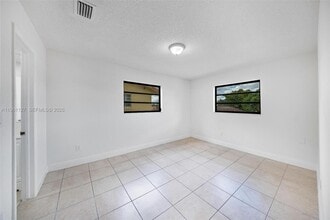 1283 W 42nd St in Hialeah, FL - Building Photo - Building Photo