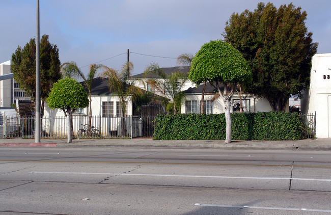 325 N La Brea Ave in Inglewood, CA - Building Photo - Building Photo