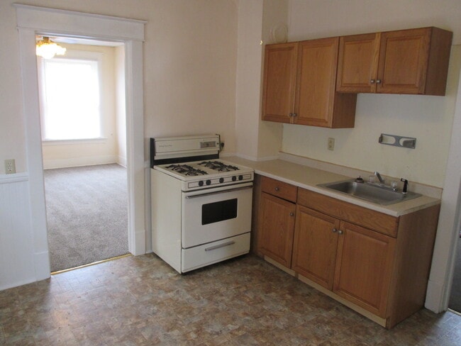 1318 E 9th St, Unit 2