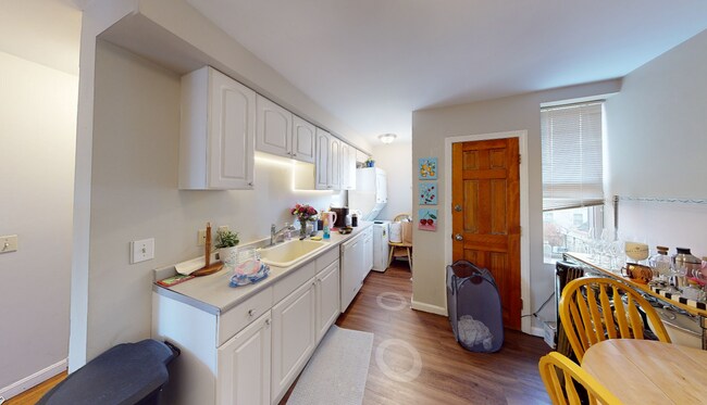 54 Kelly Rd, Unit 3R in Cambridge, MA - Foto de edificio - Building Photo