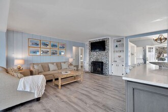 7 Oak St in Wading River, NY - Foto de edificio - Building Photo