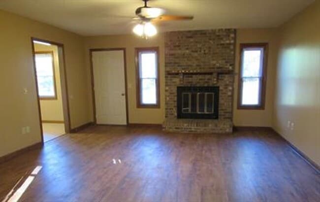 138 Valleyview Dr in Enterprise, AL - Foto de edificio - Building Photo