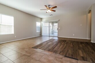 11686 W Monroe St in Avondale, AZ - Foto de edificio - Building Photo