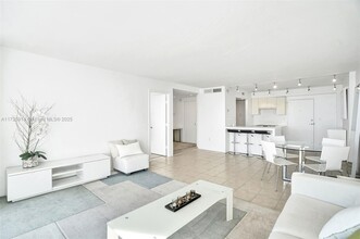 5838 Collins Ave in Miami Beach, FL - Building Photo - Building Photo