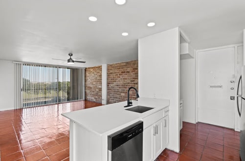 Four Oaks Apartments in San Antonio, TX - Foto de edificio