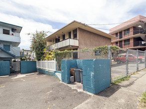 94-120 Pupukahi St in Waipahu, HI - Foto de edificio - Building Photo