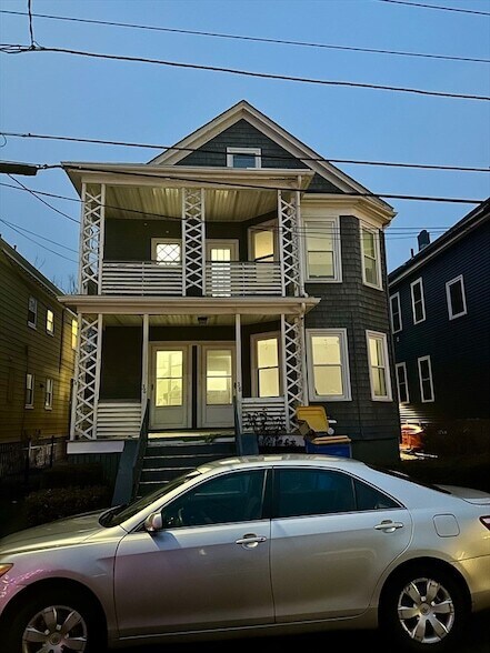 38 Hawthorn Ave, Unit 1 in Winthrop, MA - Building Photo
