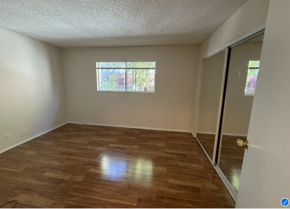 17082 Chatsworth St in Granada Hills, CA - Building Photo