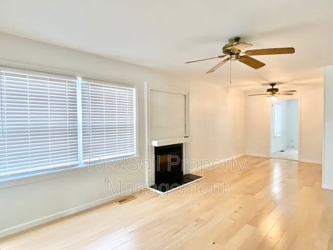 30 Markham Dr in Hampton, VA - Building Photo - Building Photo