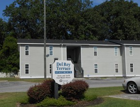 Del Rey Terrace Apartments in Valdosta, GA - Building Photo - Building Photo