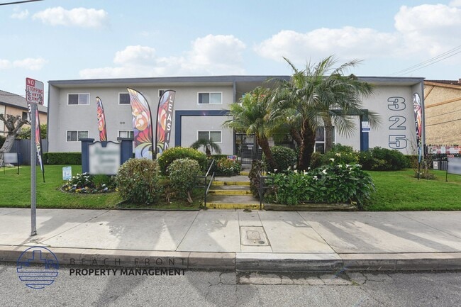 325 S. Almansor in Alhambra, CA - Building Photo - Building Photo